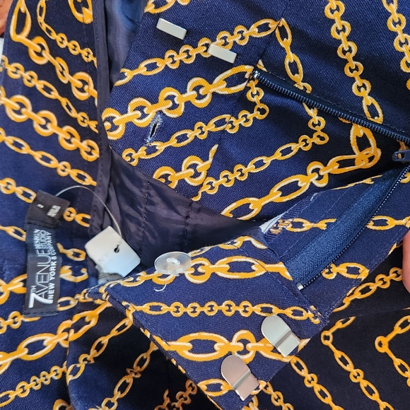Navy & Gold Chevron Chain Print Cropped Pants – Size 2 - Picture 7 of 8